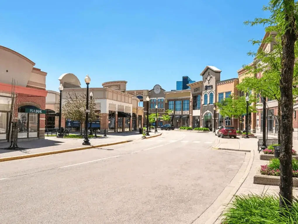 Modern shopping and business district in Schaumburg, IL perfect for managed IT services and tech infrastructure support
